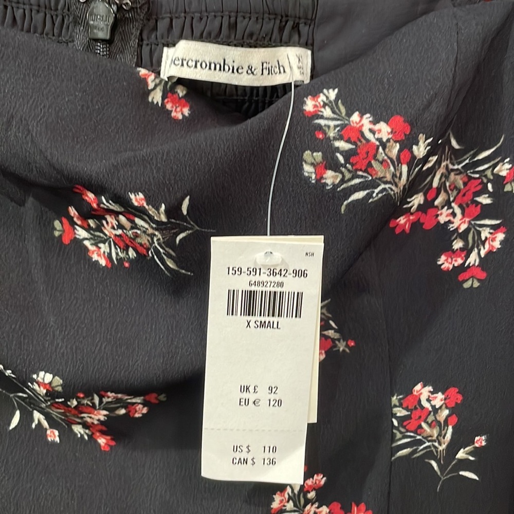 Abercrombie black dress with flowers. Ruching at the waist. - Picture 3 of 3